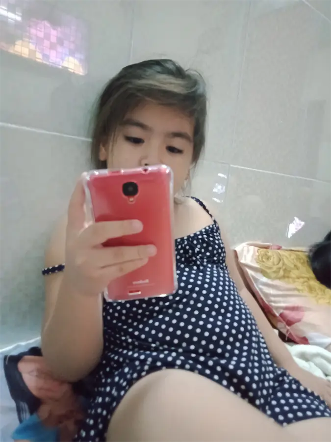 Khách hàng review Điện thoại Mobell S41 1
