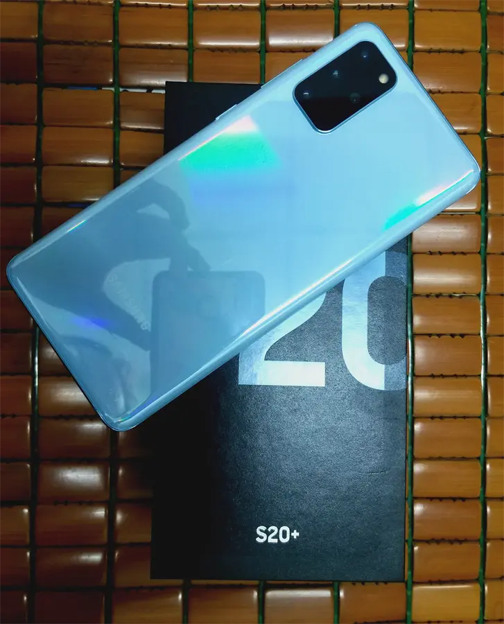 Khách hàng review Điện thoại Samsung Galaxy S20  3