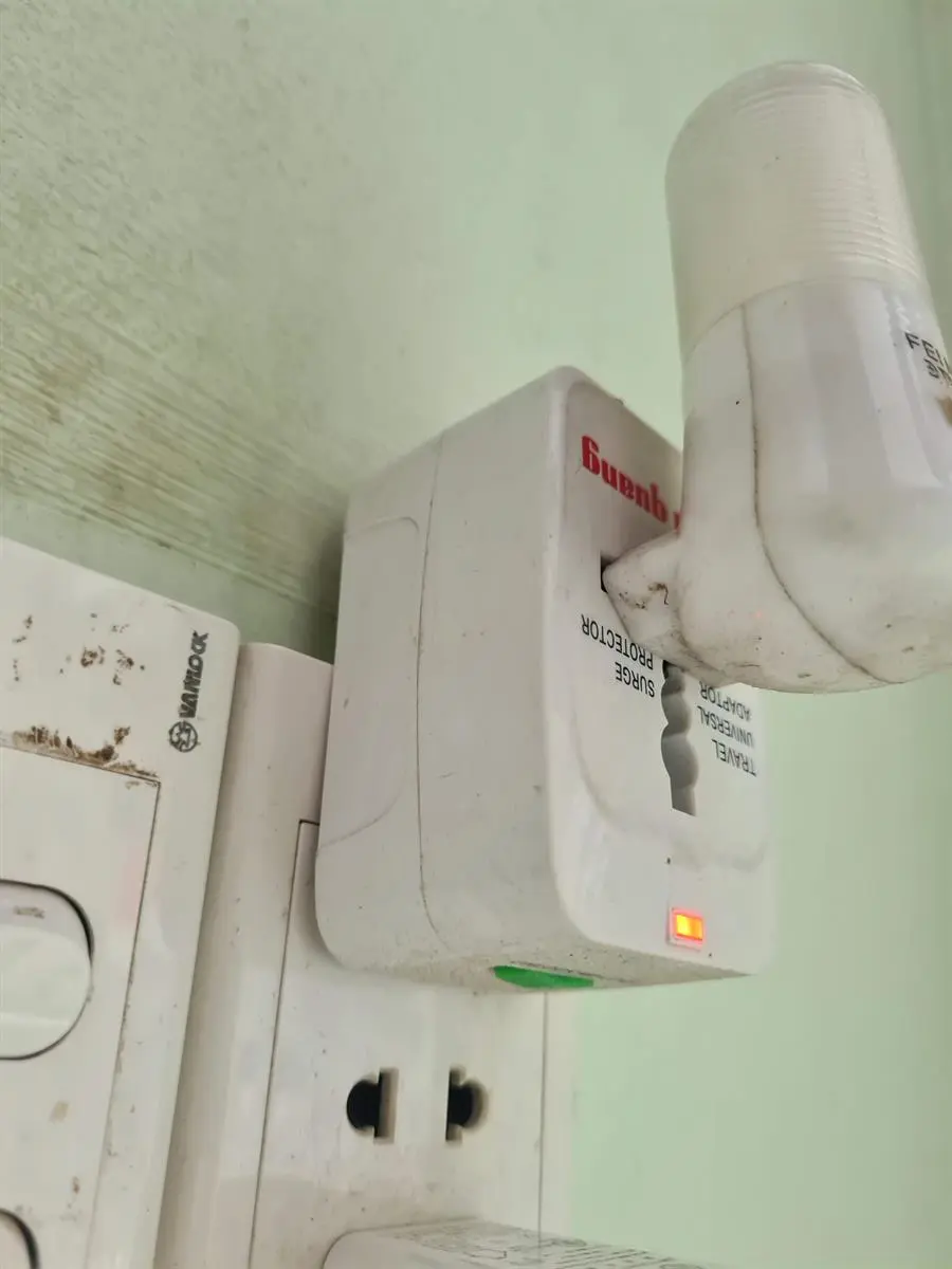 Khách hàng review Adapter du lịch Điện Quang TV-01 1