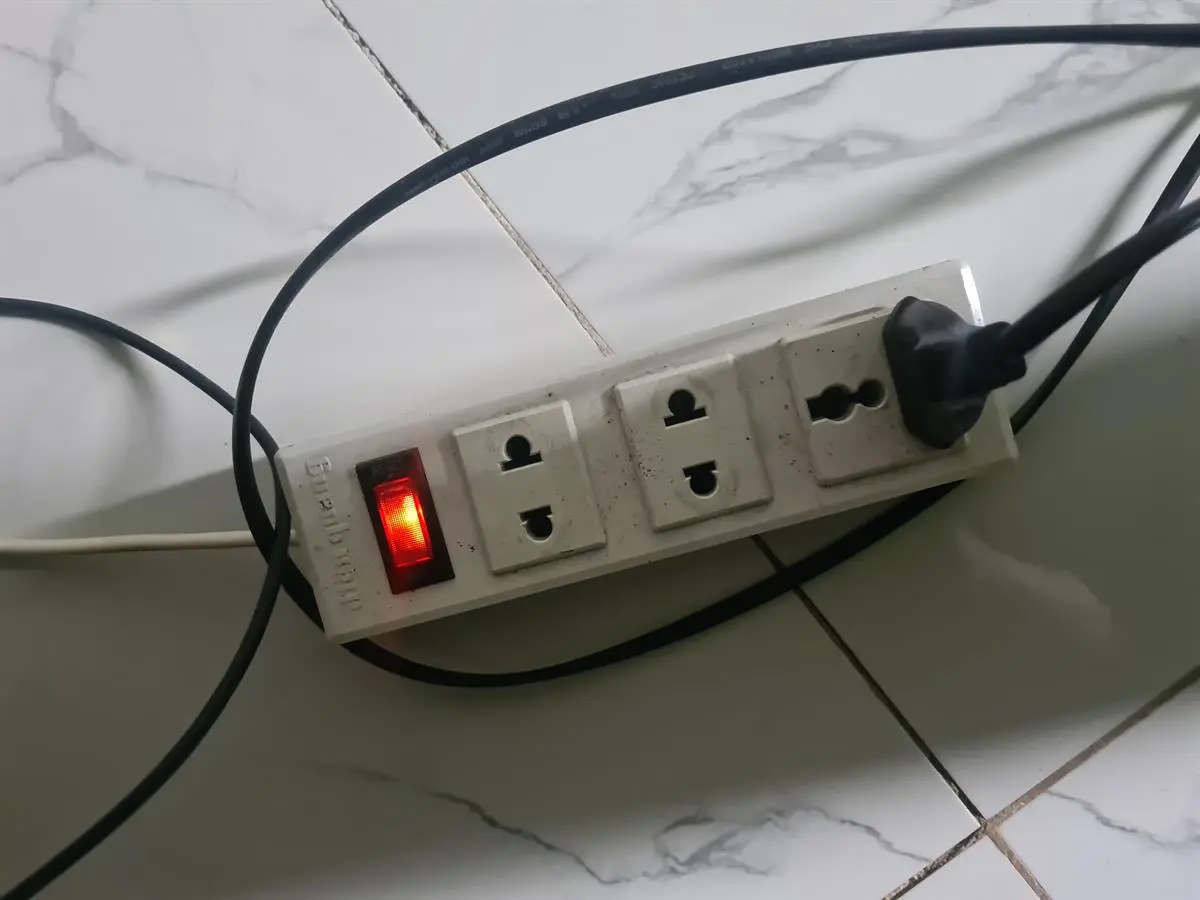 Khách hàng review Ổ cắm điện Điện Quang 3 lỗ 2m 002A-02 3