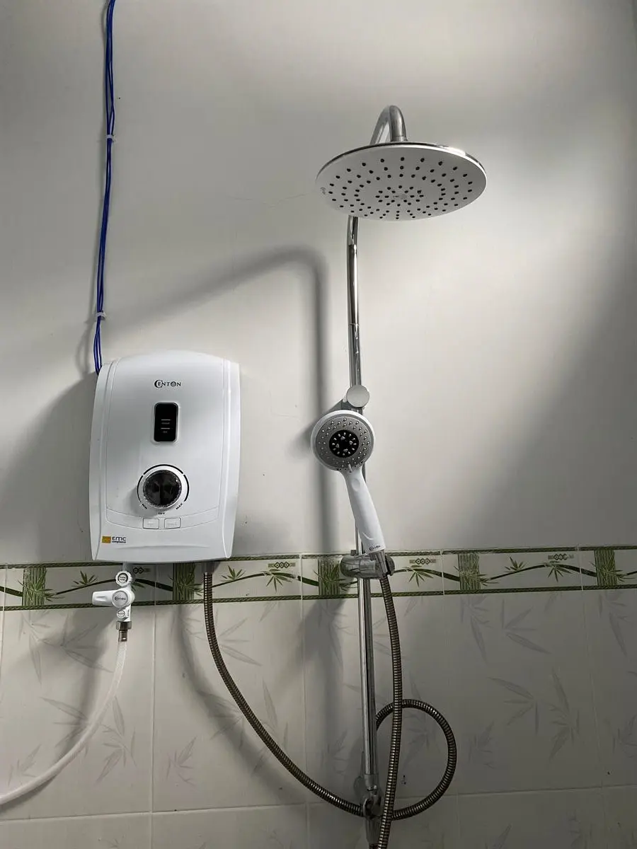 Khách hàng review Máy nước nóng trực tiếp Centon 5500W GD600ESP RS FL 5