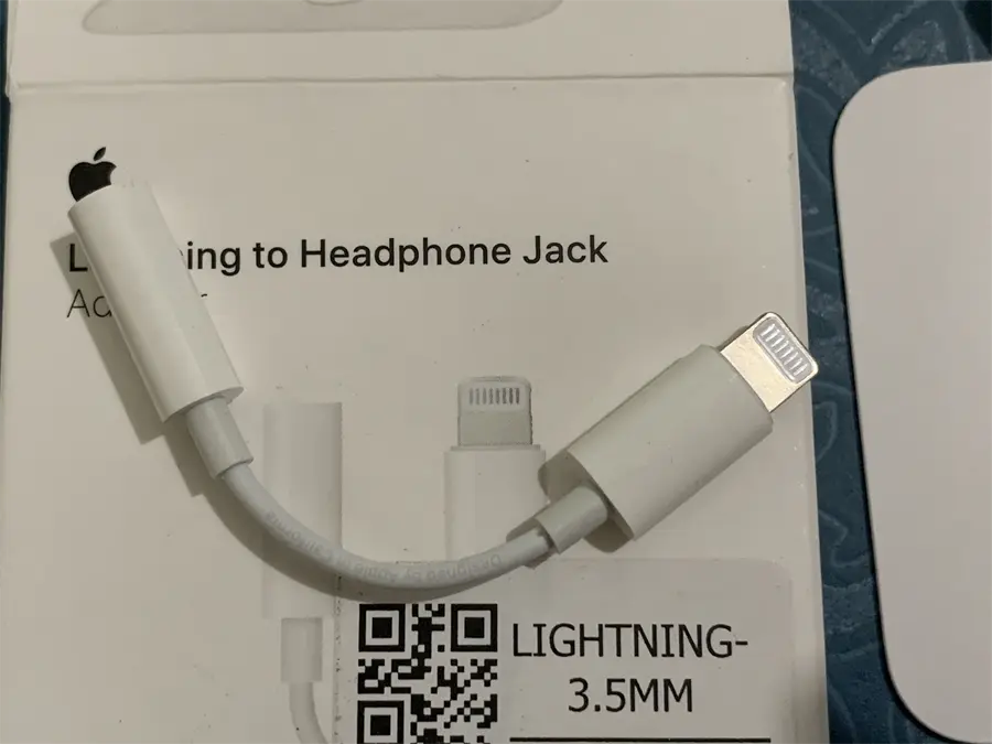 Khách hàng review Cáp chuyển đổi Lightning sang 3.5mm Apple MMX62 12