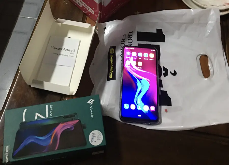 Khách hàng review Điện thoại Vsmart Active 3 (6GB/64GB) 23