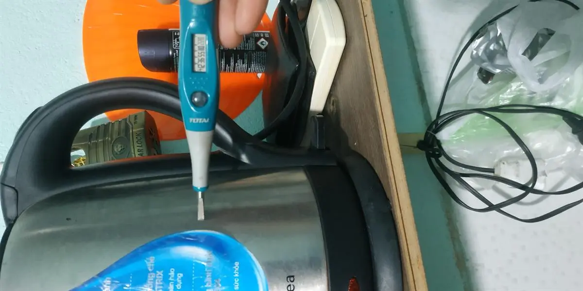 Khách hàng review Ấm đun siêu tốc Midea 1.7 lít MK-17SS 3
