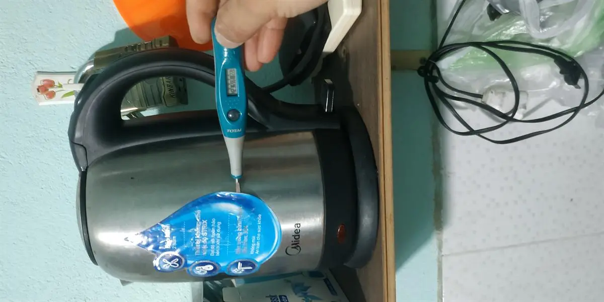 Khách hàng review Ấm đun siêu tốc Midea 1.7 lít MK-17SS 2