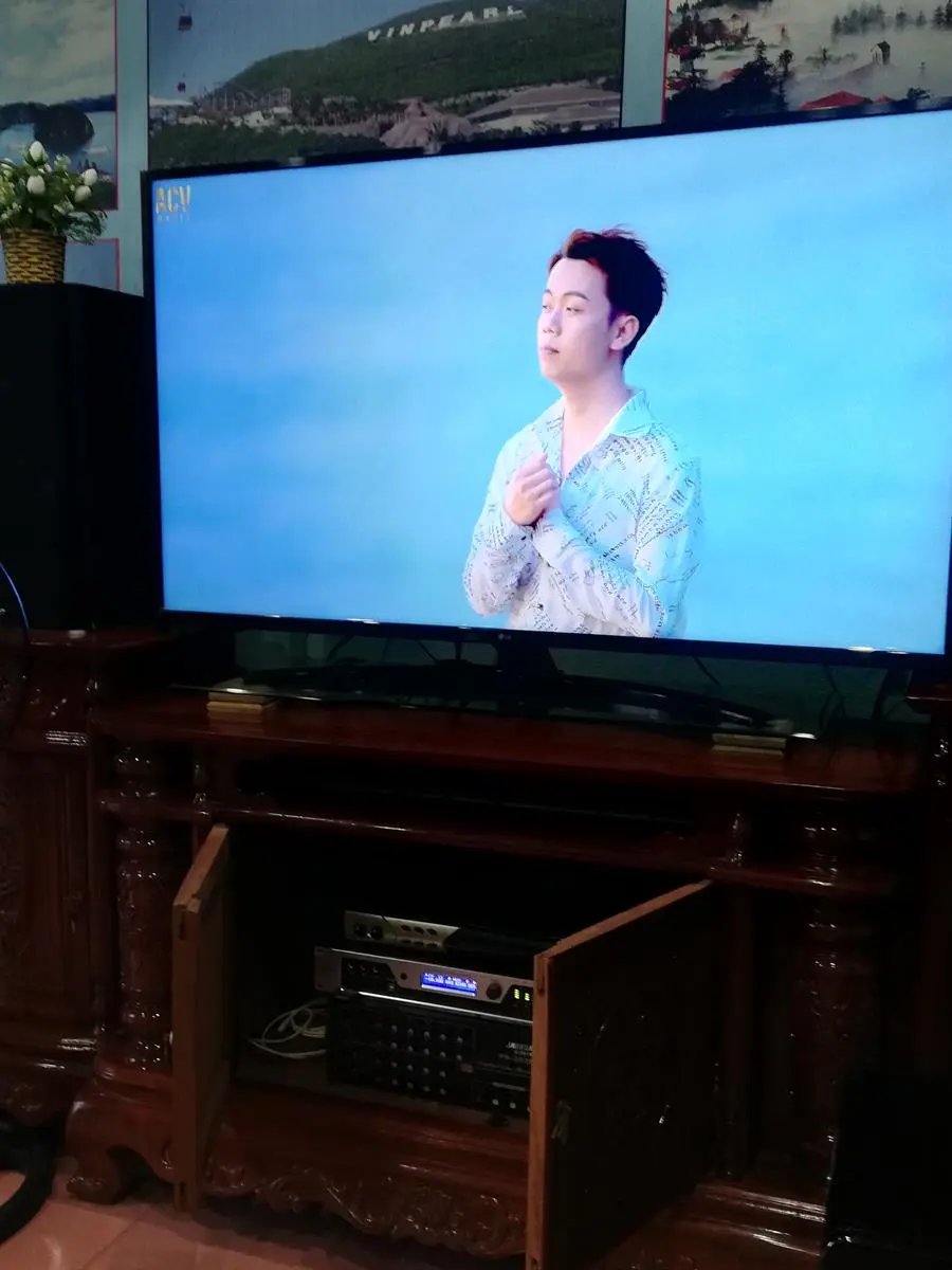 Khách hàng review Smart Tivi LG 4K 55 inch 55UM7400PTA 2