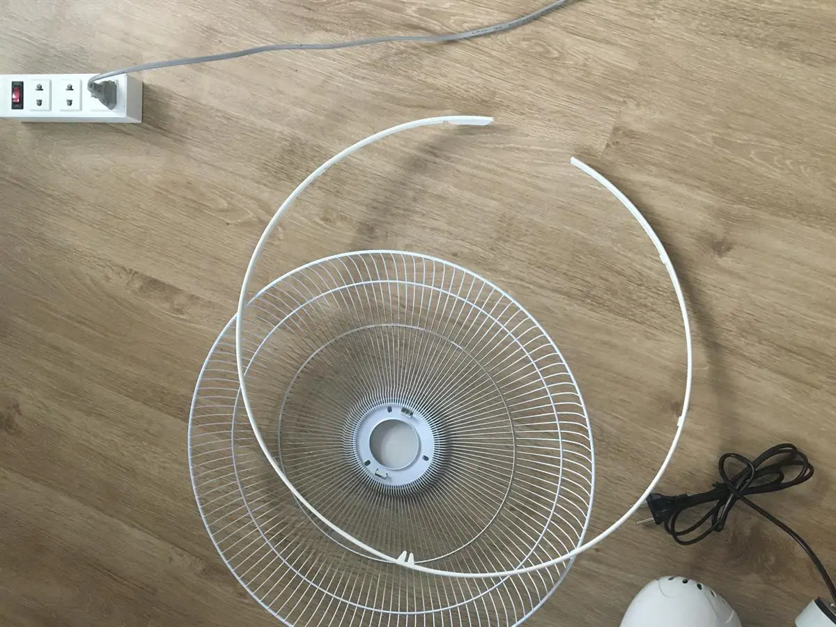 Khách hàng review Quạt treo tường Midea 3 cánh FW40-15VFR 45W 9