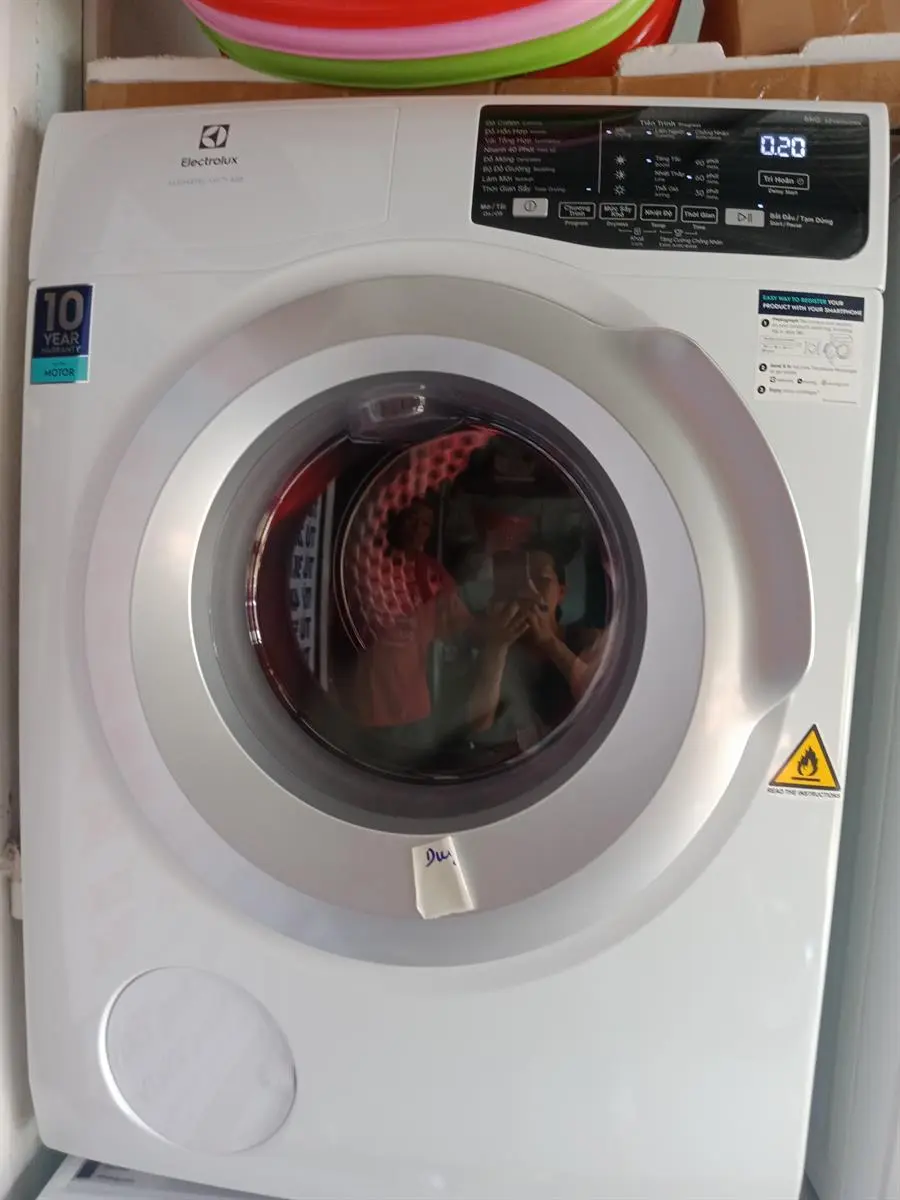 Khách hàng review Máy sấy thông hơi Electrolux 8 Kg EDV805JQWA 4