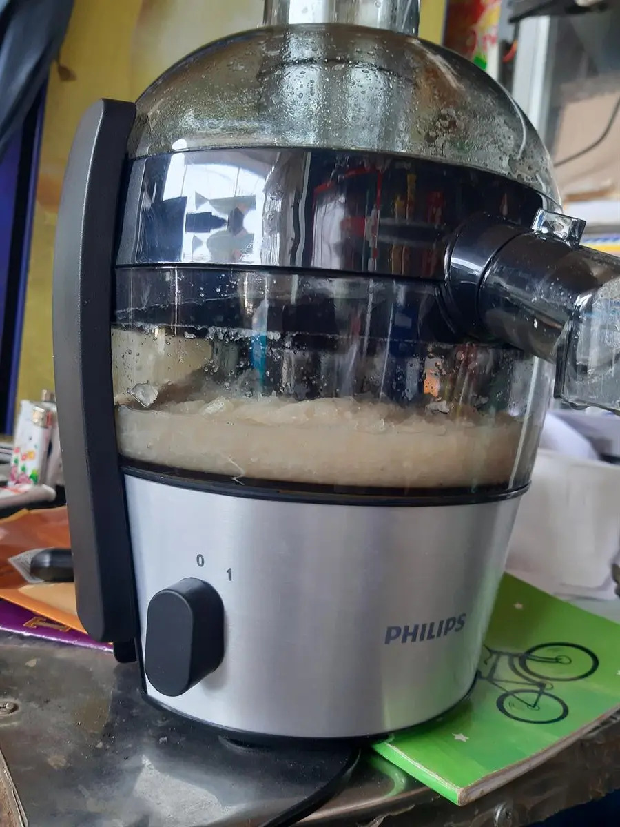 Khách hàng review Máy ép trái cây Philips HR1836 2