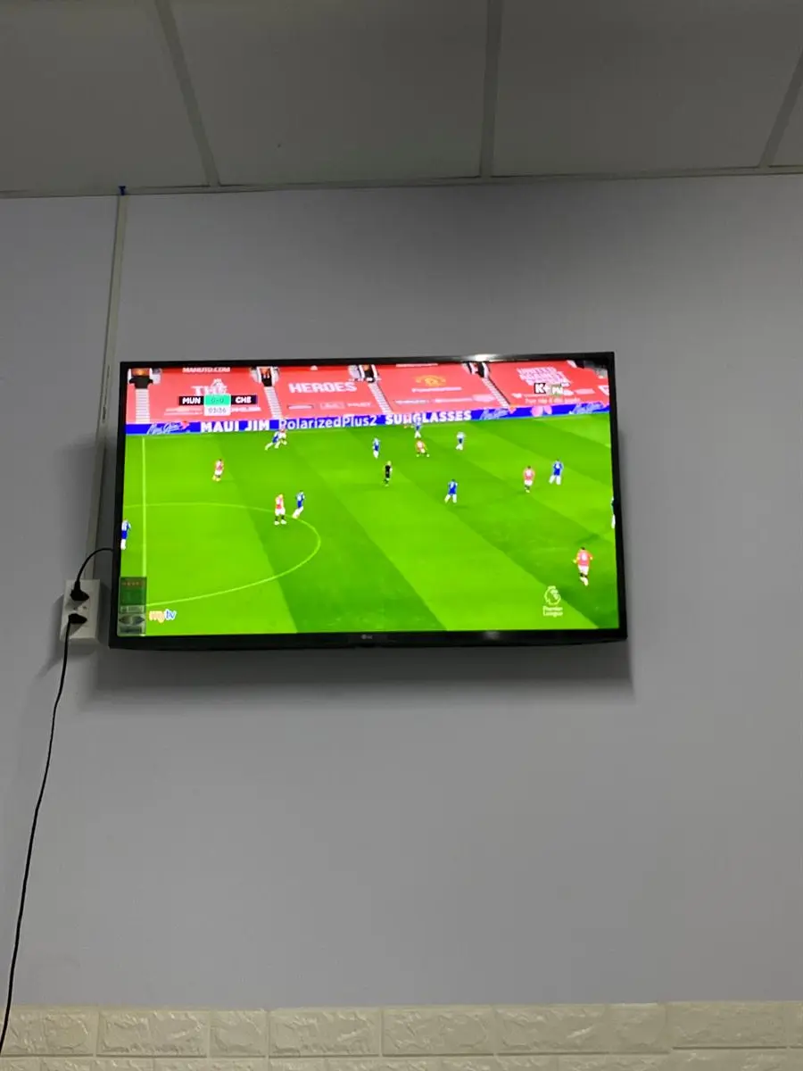 Khách hàng review Smart Tivi LG 4K 43 inch 43UN7400PTA 3