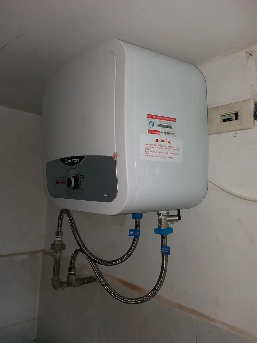 Khách hàng review Máy nước nóng gián tiếp Ariston 15 lít 2500W AN2 15 RS 2.5 FE 12