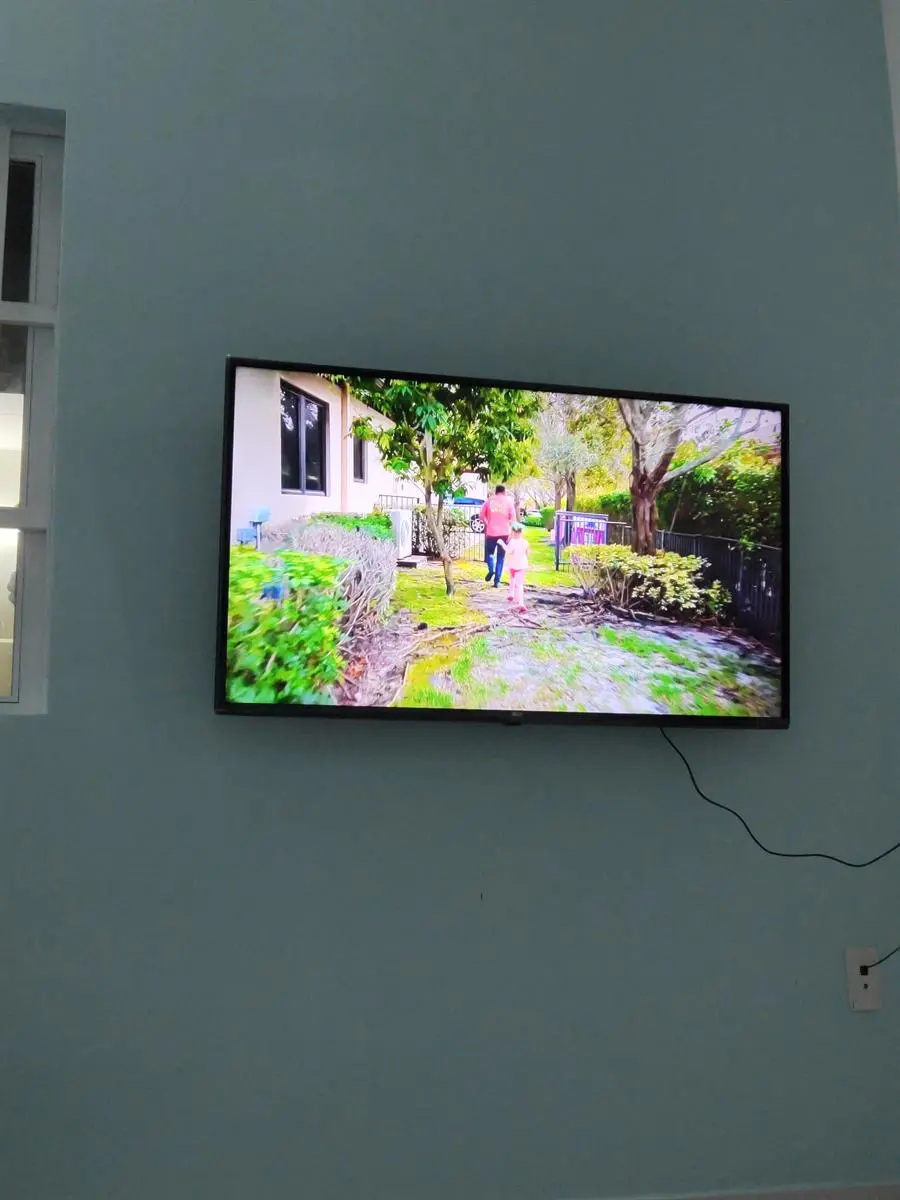 Khách hàng review Smart Tivi LG 4K 49 inch 49UN7290PTF 3