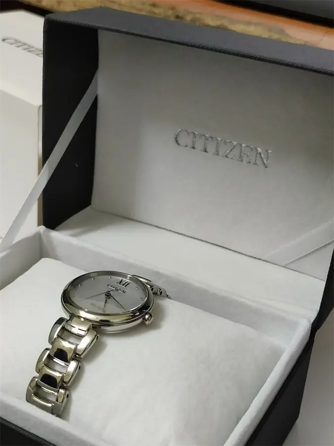 Khách hàng review Đồng hồ CITIZEN 28.5 mm Nữ EM0530-81D 1