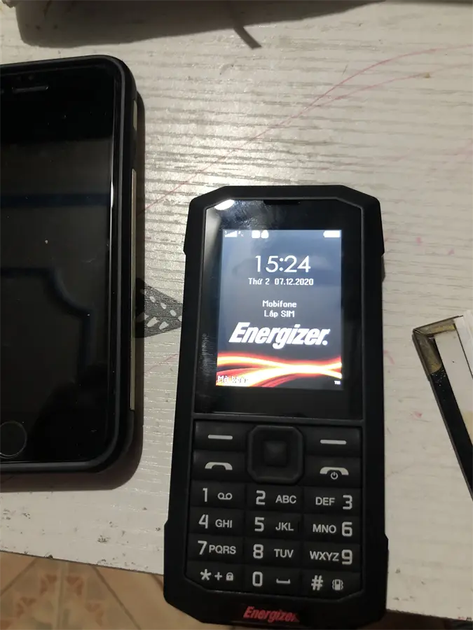 Khách hàng review Điện thoại Energizer E100 4