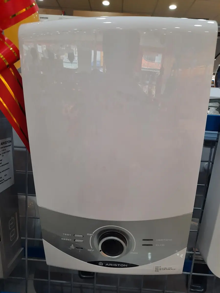 Khách hàng review Máy nước nóng trực tiếp Ariston 4500W Aures SM45PE SBS VN 26