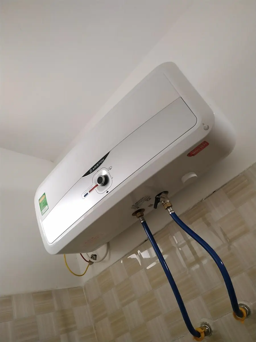 Khách hàng review Máy nước nóng gián tiếp Ariston 20 lít 2500W SL2 20 RS 2.5 FE 19