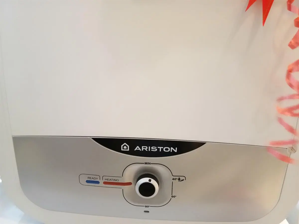 Khách hàng review Máy nước nóng gián tiếp Ariston 30 lít 2500W AN2 30 RS 2.5 FE 9