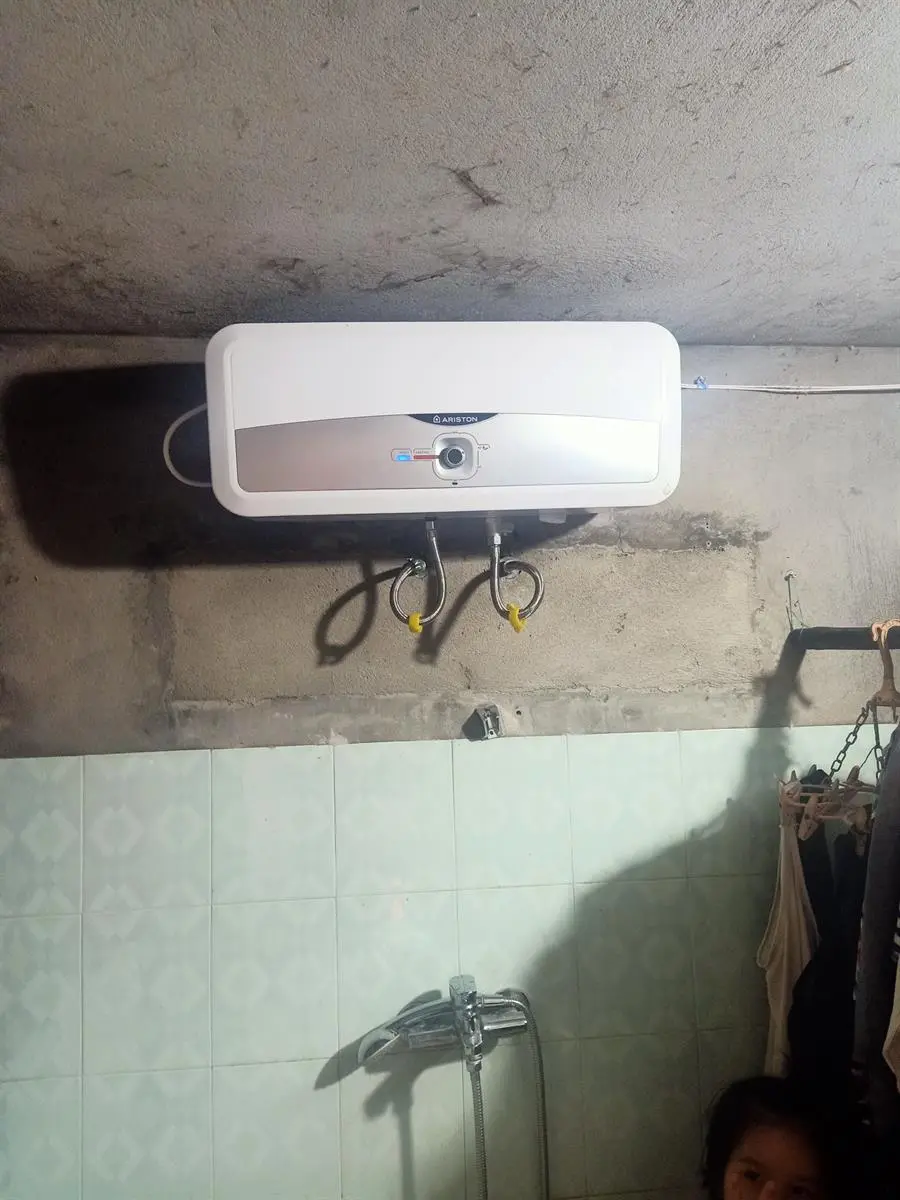 Khách hàng review Máy nước nóng gián tiếp Ariston 20 lít 2500W SL2 20 RS 2.5 FE 17