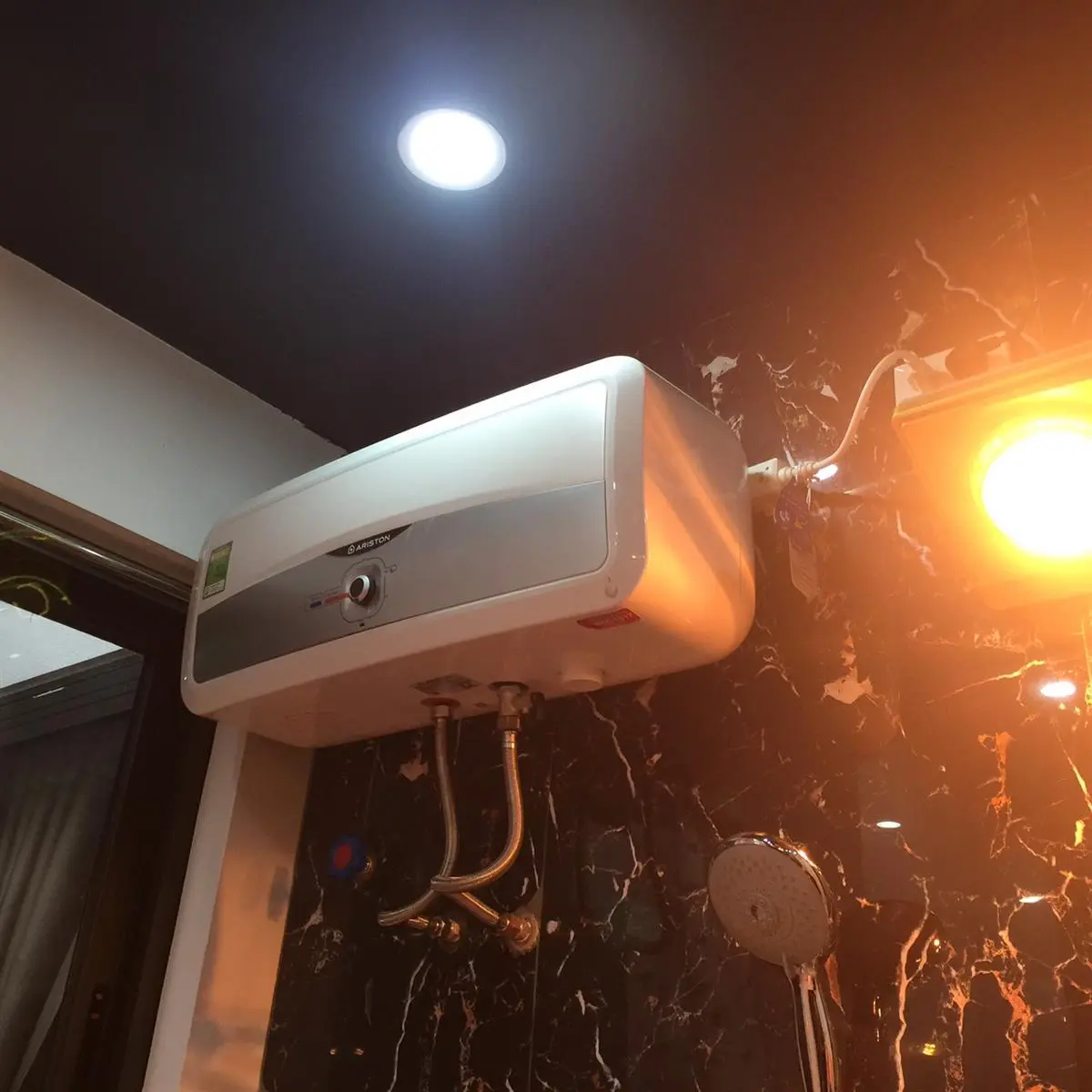 Khách hàng review Máy nước nóng gián tiếp Ariston 20 lít 2500W SL2 20 RS 2.5 FE 16