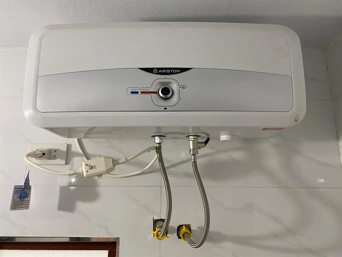 Khách hàng review Máy nước nóng gián tiếp Ariston 20 lít 2500W SL2 20 RS 2.5 FE 15