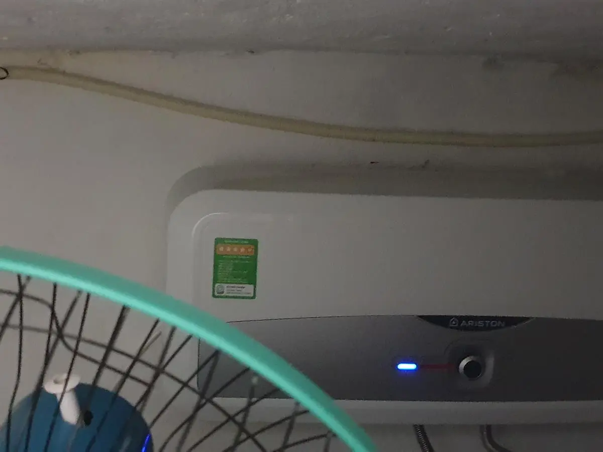 Khách hàng review Máy nước nóng gián tiếp Ariston 20 lít 2500W SL2 20 RS 2.5 FE 14