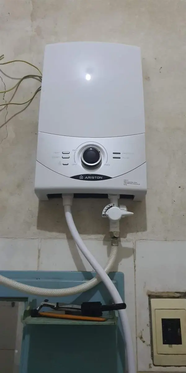 Khách hàng review Máy nước nóng trực tiếp Ariston 4500W Aures SM45PE SBS VN 23