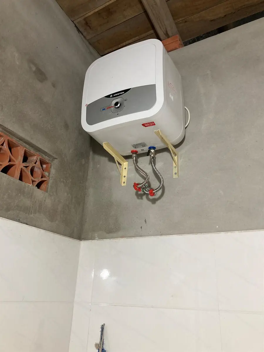 Khách hàng review Máy nước nóng gián tiếp Ariston 30 lít 2500W AN2 30 RS 2.5 FE 7