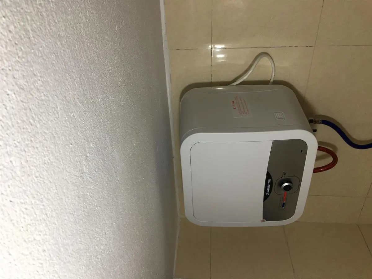 Khách hàng review Máy nước nóng gián tiếp Ariston 15 lít 2500W AN2 15 RS 2.5 FE 10