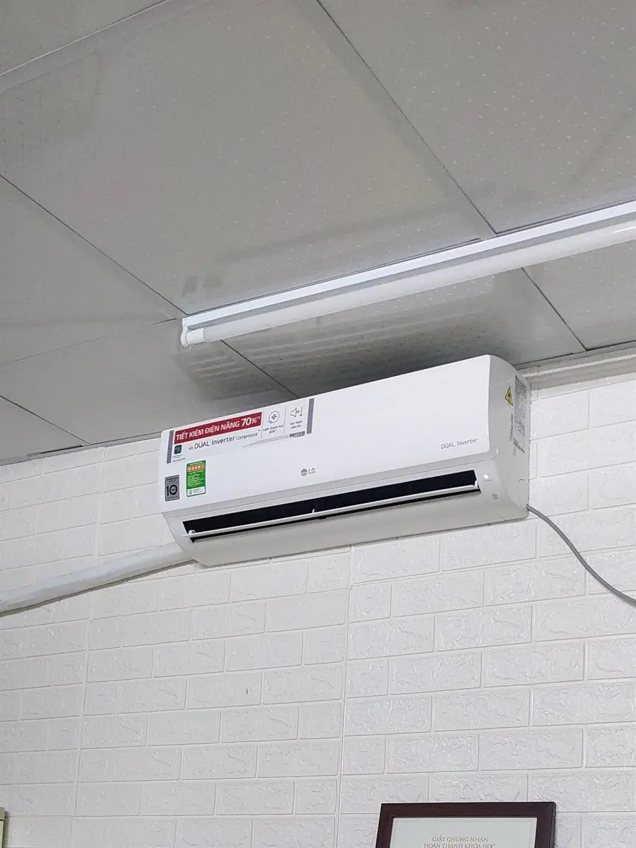 Khách hàng review Máy lạnh LG Inverter 1 HP V10ENH 8