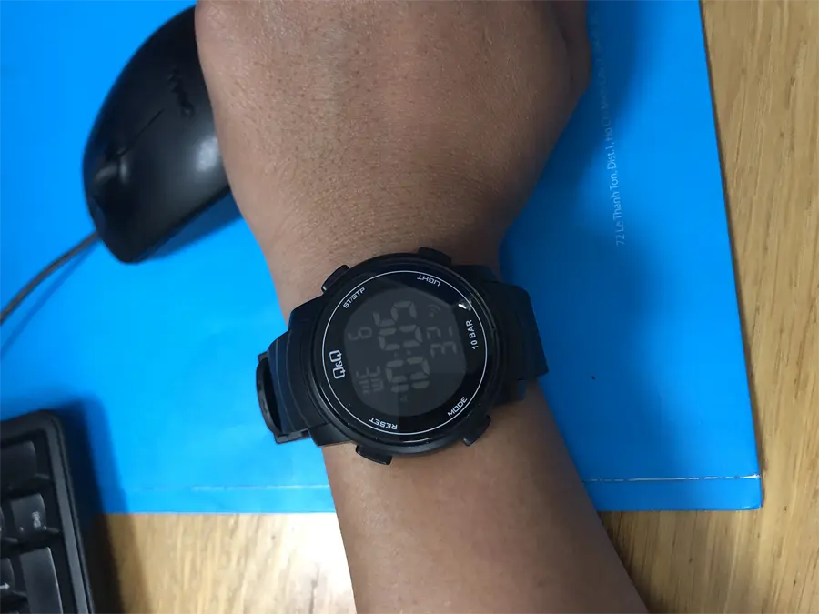 Khách hàng review Đồng hồ Q 4