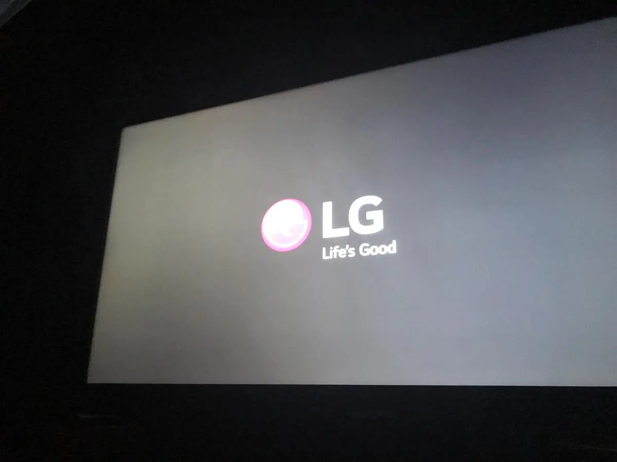 Khách hàng review Smart Tivi LG 4K 55 inch 55UN7290PTF 10