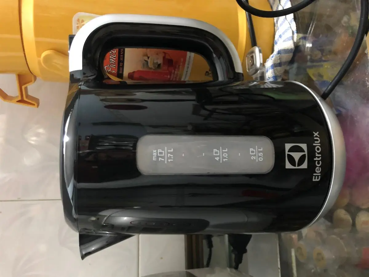 hách hàng review Bình đun siêu tốc Electrolux 1.7 lít EEK3505 6