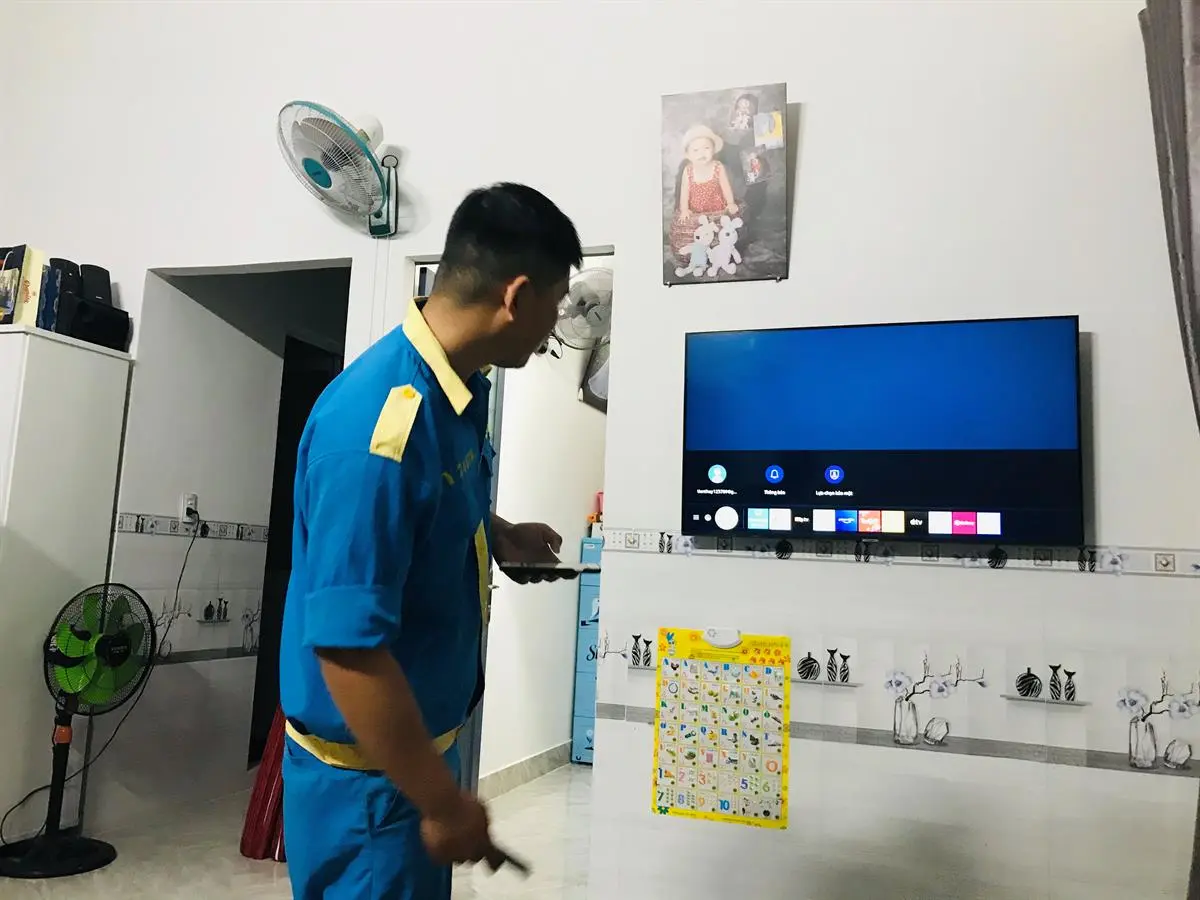 Khách hàng review Smart Tivi Samsung 4K Crystal UHD 50 inch UA50TU8100 3