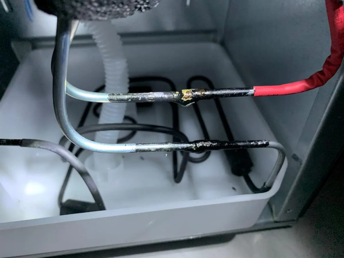Khách hàng review Tủ lạnh Aqua Inverter 260 lít AQR-I298EB BS 14