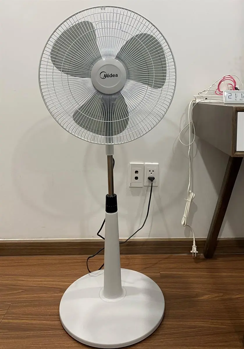 Khách hàng review Quạt lửng Midea 3 cánh FTS40-17VD 36W 8