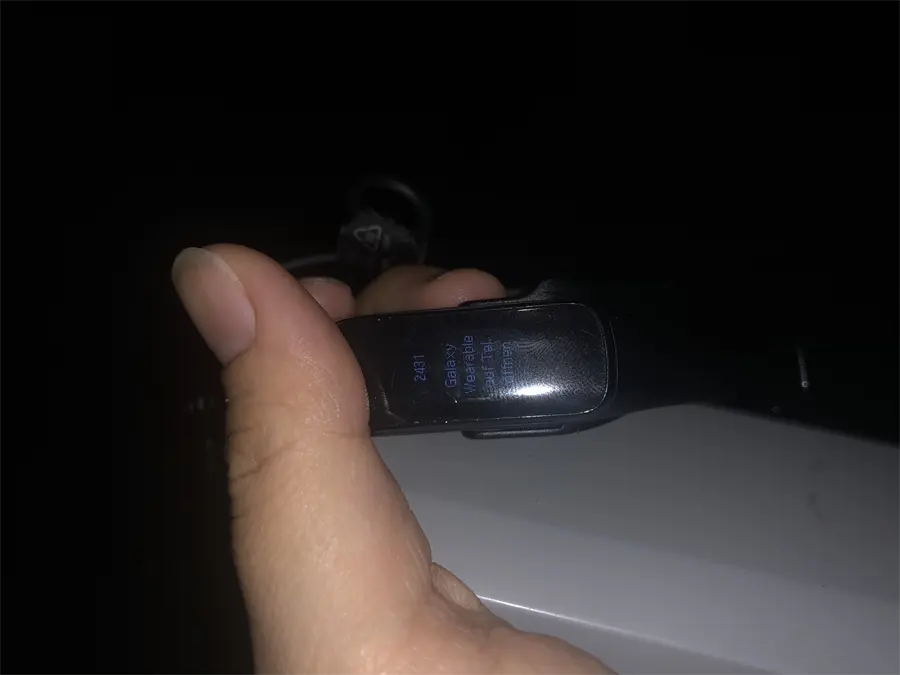 Khách hàng review Vòng đeo tay thông minh Samsung Galaxy Fit e R375 5