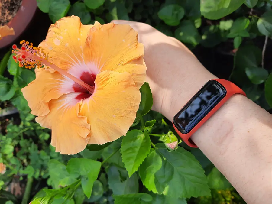 Khách hàng review Vòng tay thông minh Samsung Galaxy Fit2 đỏ 4