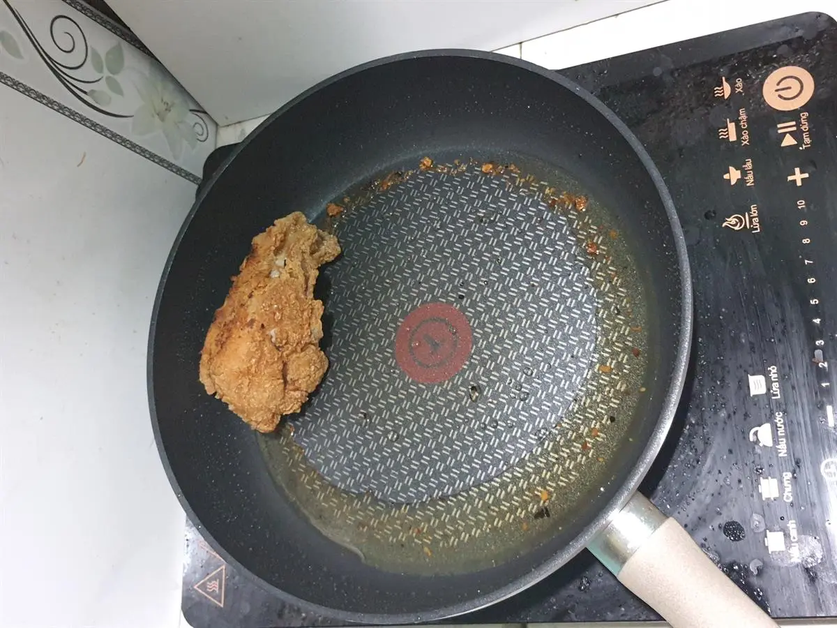Khách hàng review Chảo nhôm chống dính đáy từ 28 cm Tefal H9100614 2