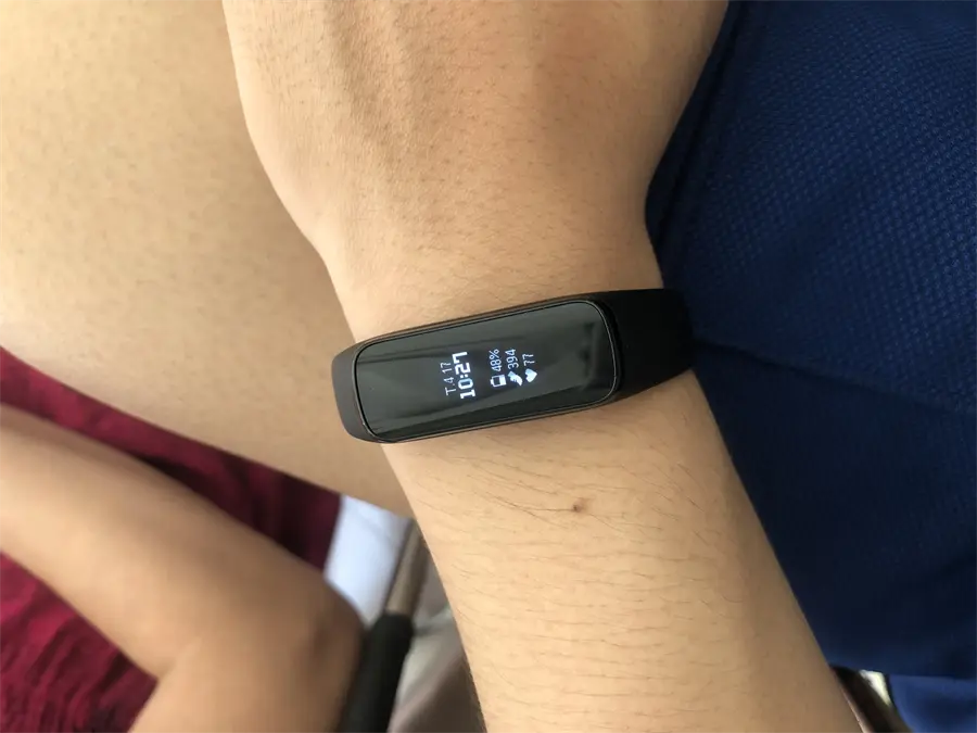 Khách hàng review Vòng đeo tay thông minh Samsung Galaxy Fit e R375 3