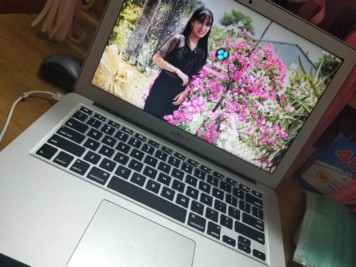 Khách hàng review Laptop Apple MacBook Air 2017 i5 1.8GHz/8GB/128GB (MQD32SA/A) 6