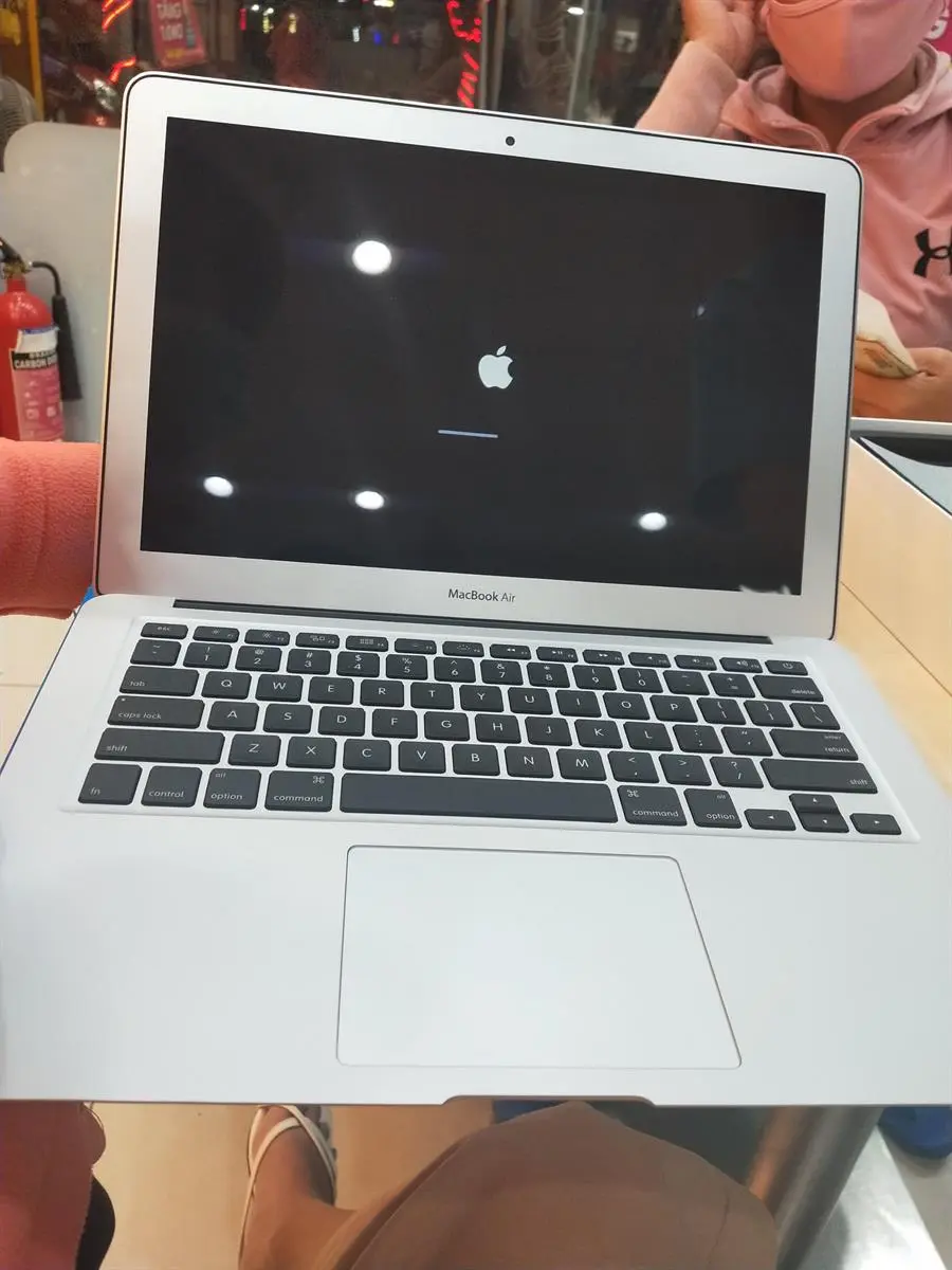 Khách hàng review Laptop Apple MacBook Air 2017 i5 1.8GHz/8GB/128GB (MQD32SA/A) 7