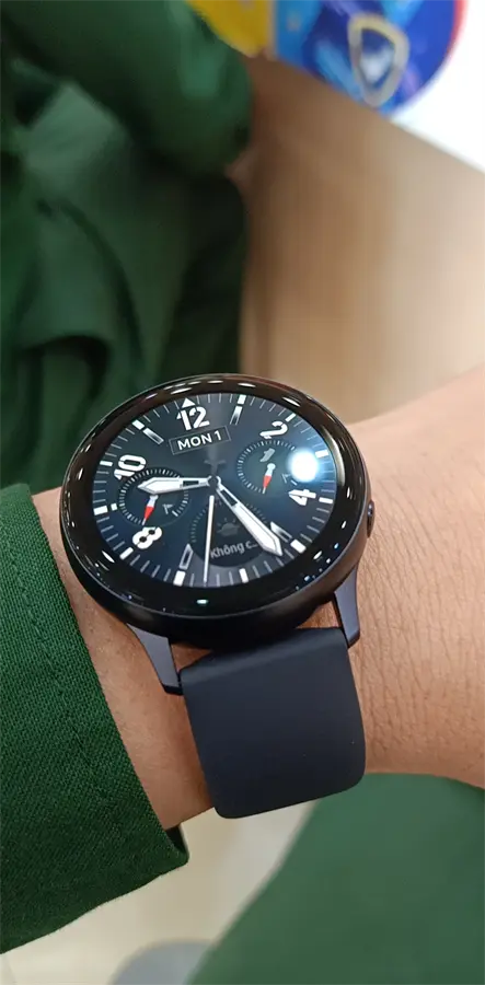 Khách hàng review Đồng hồ thông minh Samsung Galaxy Watch Active 2 40mm Đen 10