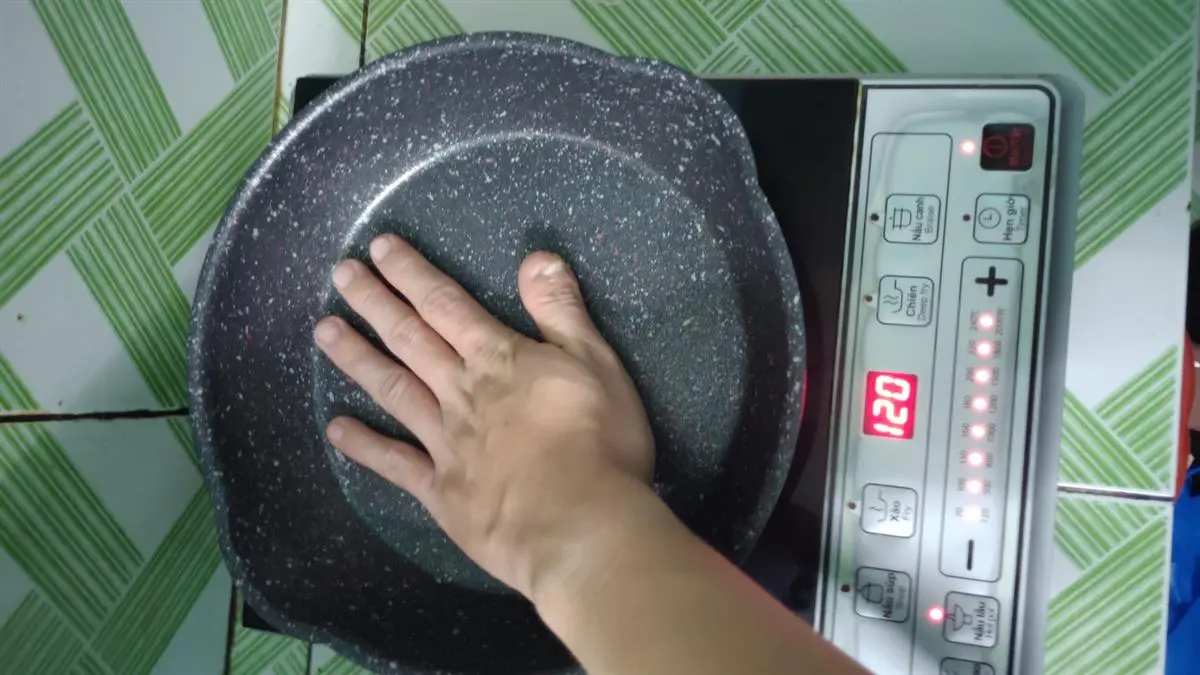 Khách hàng review Chảo nhôm chống dính vân đá đáy từ 24 cm Kangaroo KG661S 3