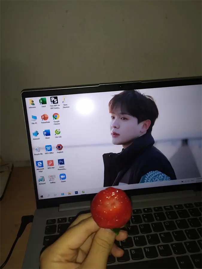 Khách hàng review Laptop Lenovo IdeaPad Slim 5 14IIL05 i5 1035G1/8GB/512GB/Win10 (81YH0050VN) 1