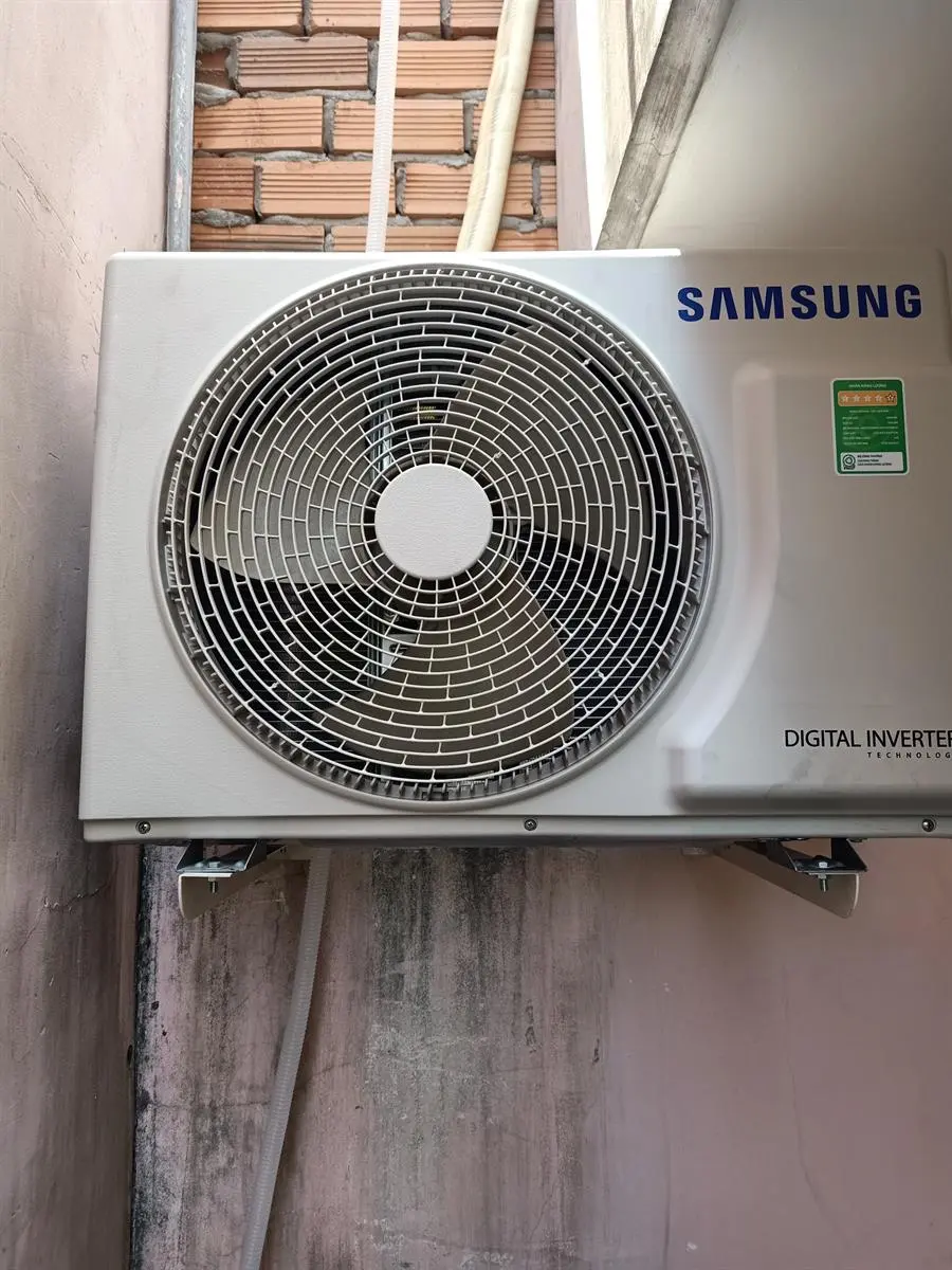 Khách hàng review Máy lạnh Samsung Wind-Free Inverter 1 HP AR10TYGCDWKNSV 12