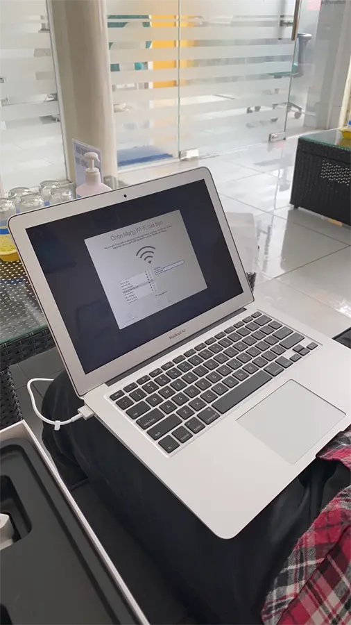 Khách hàng review Laptop Apple MacBook Air 2017 i5 1.8GHz/8GB/128GB (MQD32SA/A) 1