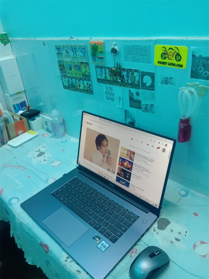 Khách hàng review Laptop Huawei MateBook D 15 R5 3500U 8GB/256GB 1TB/Win10 (Boh-WAQ9R) 2