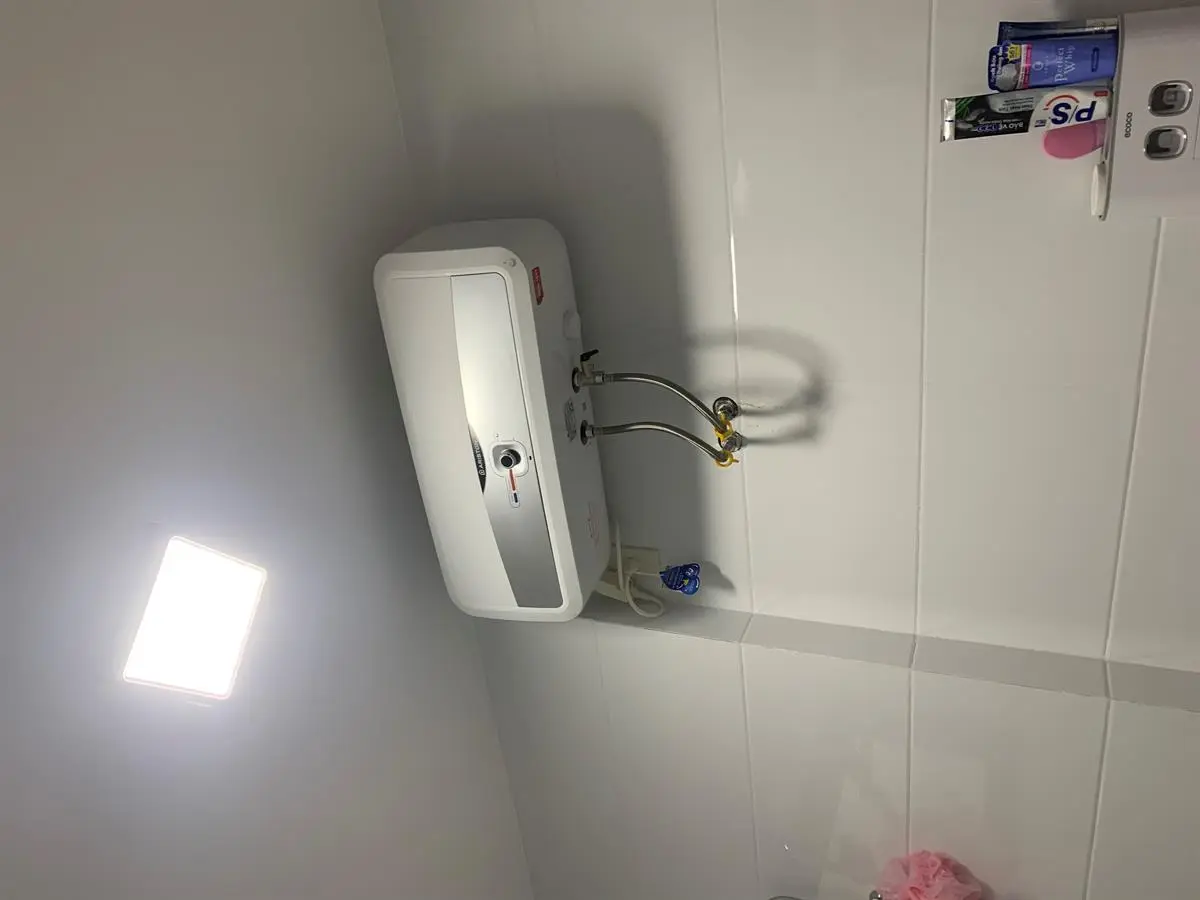 Khách hàng review Máy nước nóng gián tiếp Ariston 20 lít 2500W SL2 20 RS 2.5 FE 10