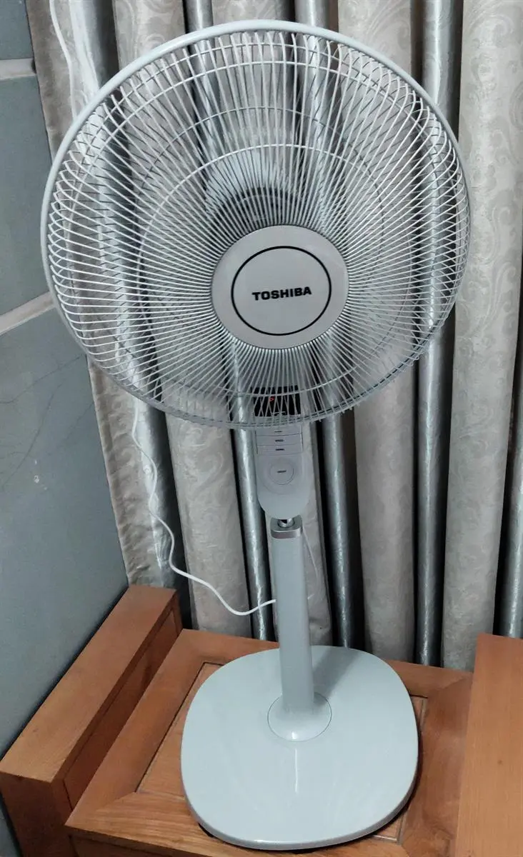 Khách hàng review Quạt đứng Toshiba 5 cánh F-LSA20(H)VN 60W 26