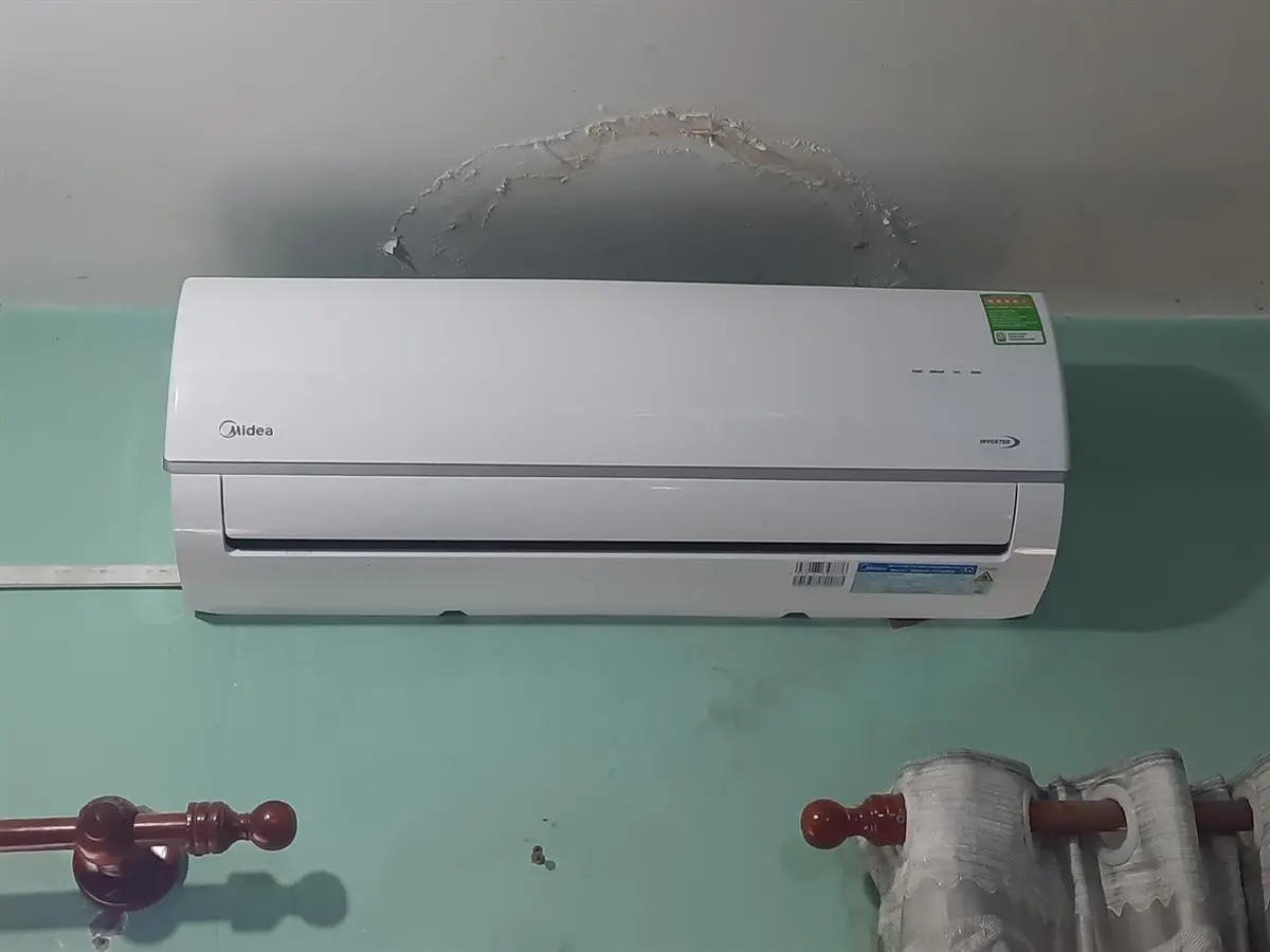 Khách hàng review Máy lạnh Midea Inverter 1.5 HP MSAFA-13CRDN8 9